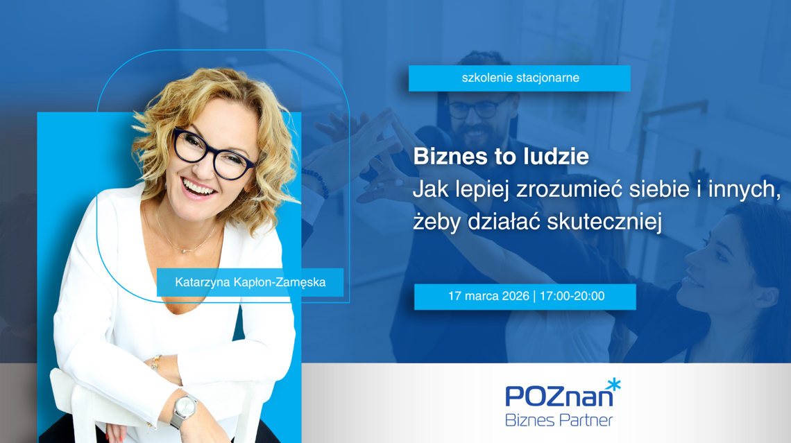 Grafika promocyjna szkolenia. W tle osoby w zespole podnoszą ręce do góry.