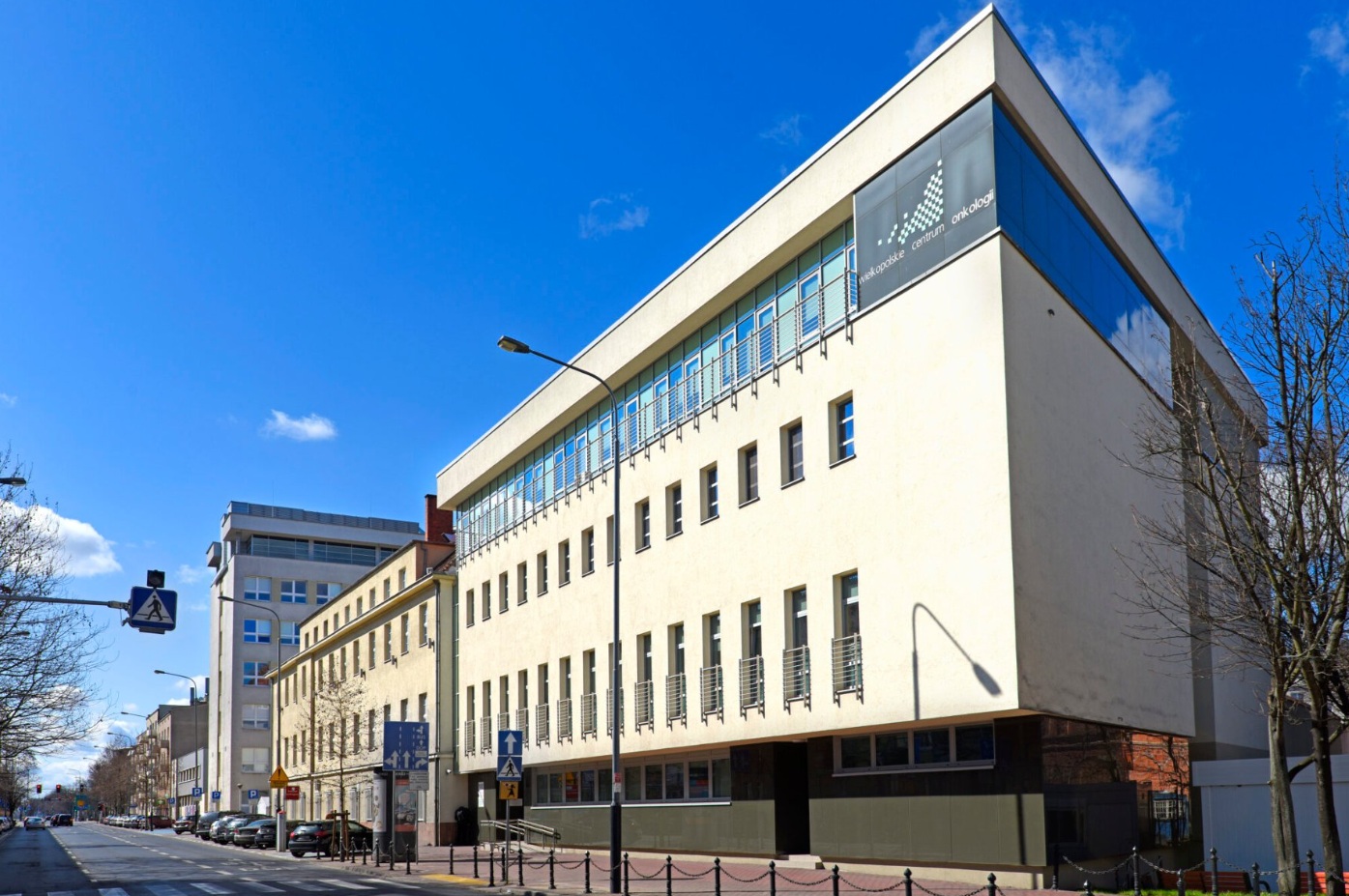 Na zdjeciu budynek Wojewódzkiego Centrum Onkologii w Poznaniu