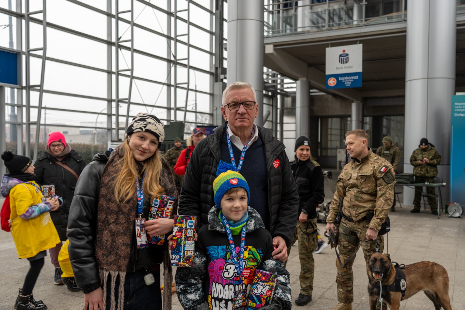 Na zdjęciu duże, kolorowe serce z napisem: Wielka Orkiestra Świątecznej Pomocy