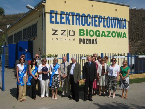 a - grafika artykułu