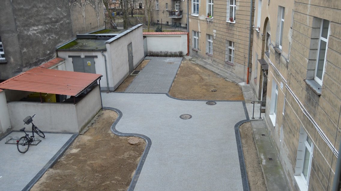 Podwórko ul. Reja 2