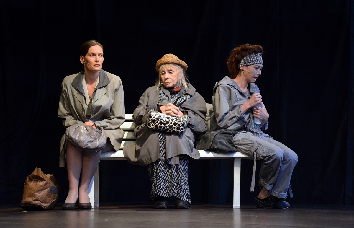 W zeszłym roku w ramach projektu Teatr Na Wolnym poznaniacy obejrzeli m.in."Lament na Placu konstytucji" Teatru Polonia - grafika artykułu