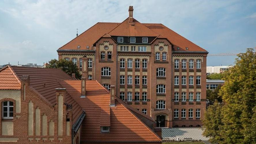 Jedną ze szkół, do których chce się dostać wielu młodych poznaniaków, jest VIII Liceum Ogólnokształcące