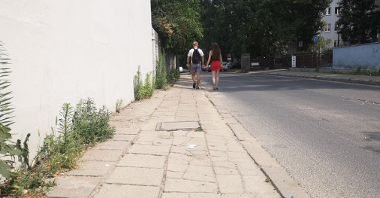 Galeria zdjęć przedstawia chodnik i jezdnię na Naramowicach.