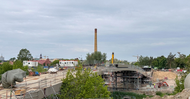 Widok na budowy, który połączy Zagórze z Berdychowem