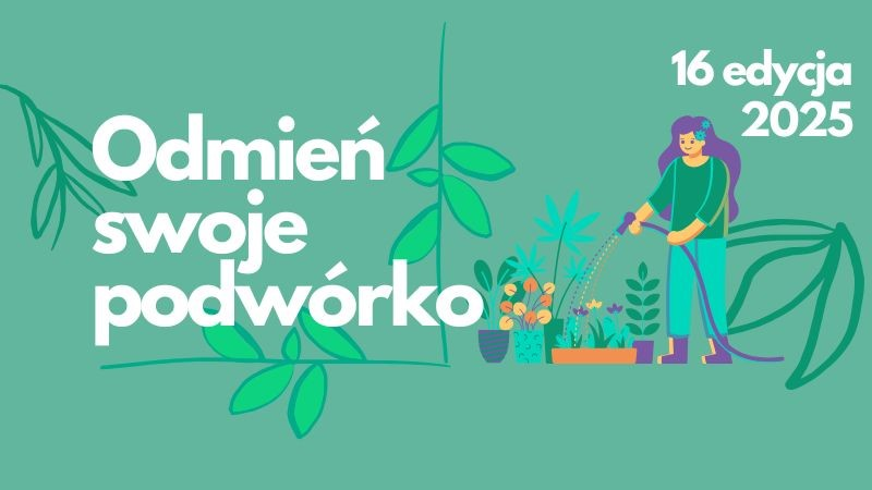 Zielone tło z ilustracjami liści i osoby podlewającej rośliny. Na obrazku znajduje się biały tekst w języku polskim: "Odmień swoje podwórko" oraz "16 edycja 2025". Obraz promuje wydarzenie lub kampanię dotyczącą ogrodnictwa lub transformacji podwórka."