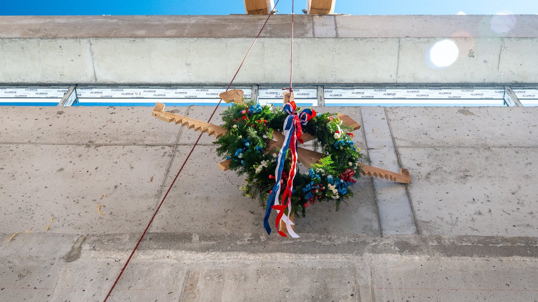 Galeria zdjęć z postępów budowy pływalni przy ul. Taborowej i powieszenia symbolicznej wiechę