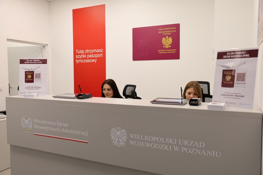 Punkt szybkiego paszportu tymczasowego na lotnisku Ławica - grafika artykułu