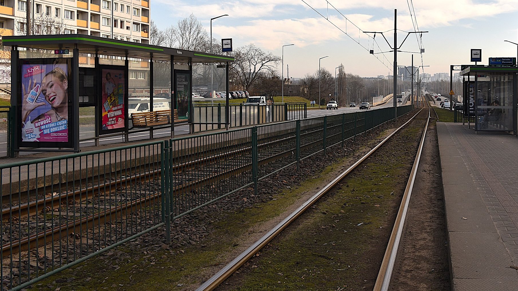 Widok na trasę tramwajową wzdłuż ul. Hetmańskiej