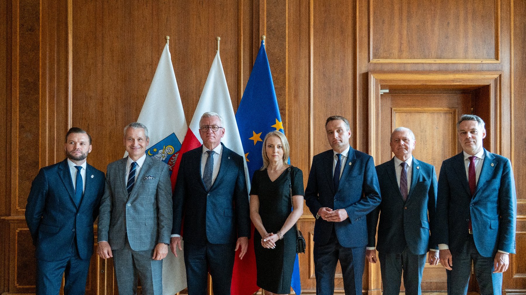 Na zdjęciu prezydent Poznania, jego zastępcy, sekretarz i skarbnik miasta