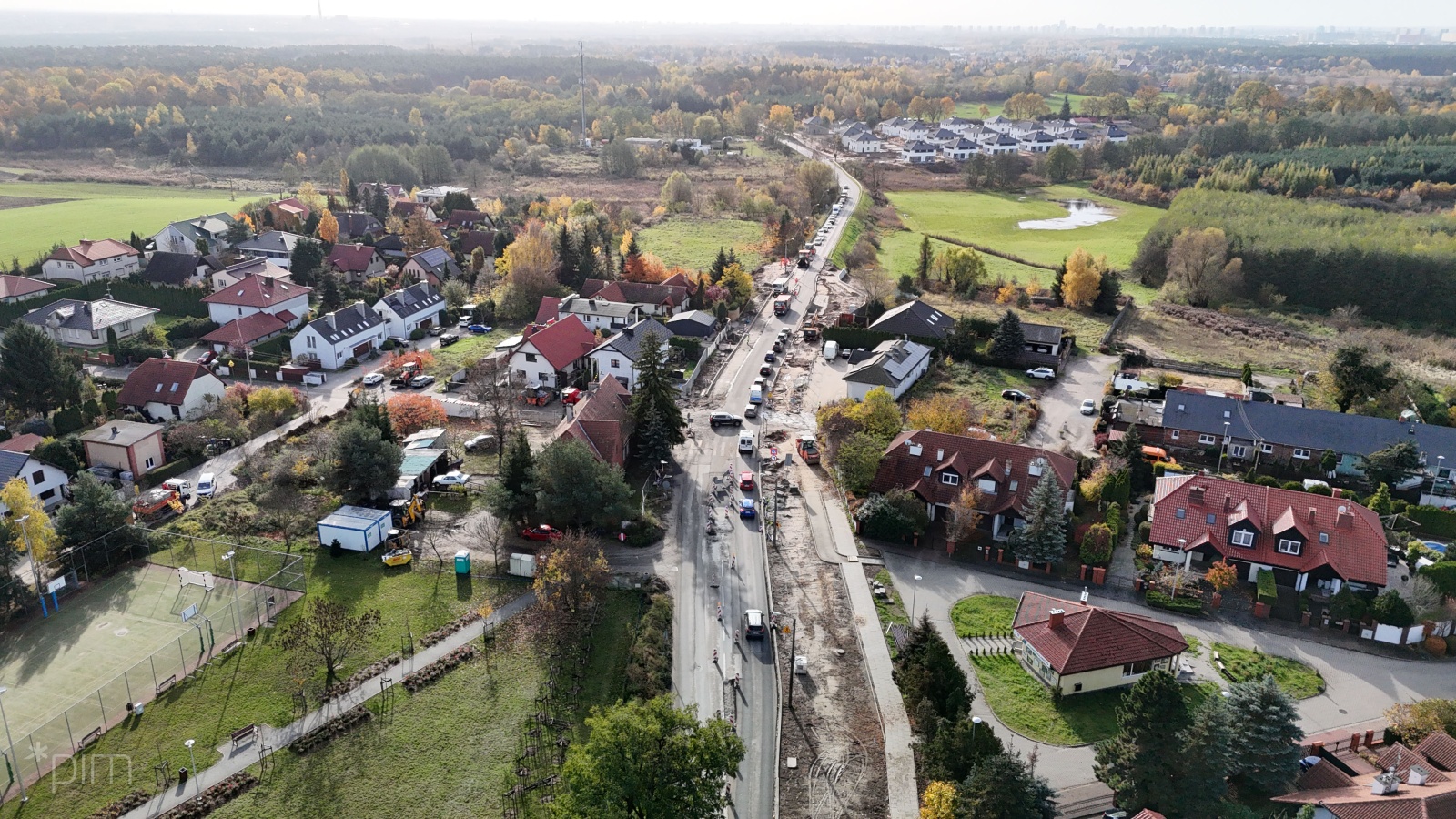 Zdjęcie pokazujące aktualny stan prac na skrzyżowaniu - grafika artykułu