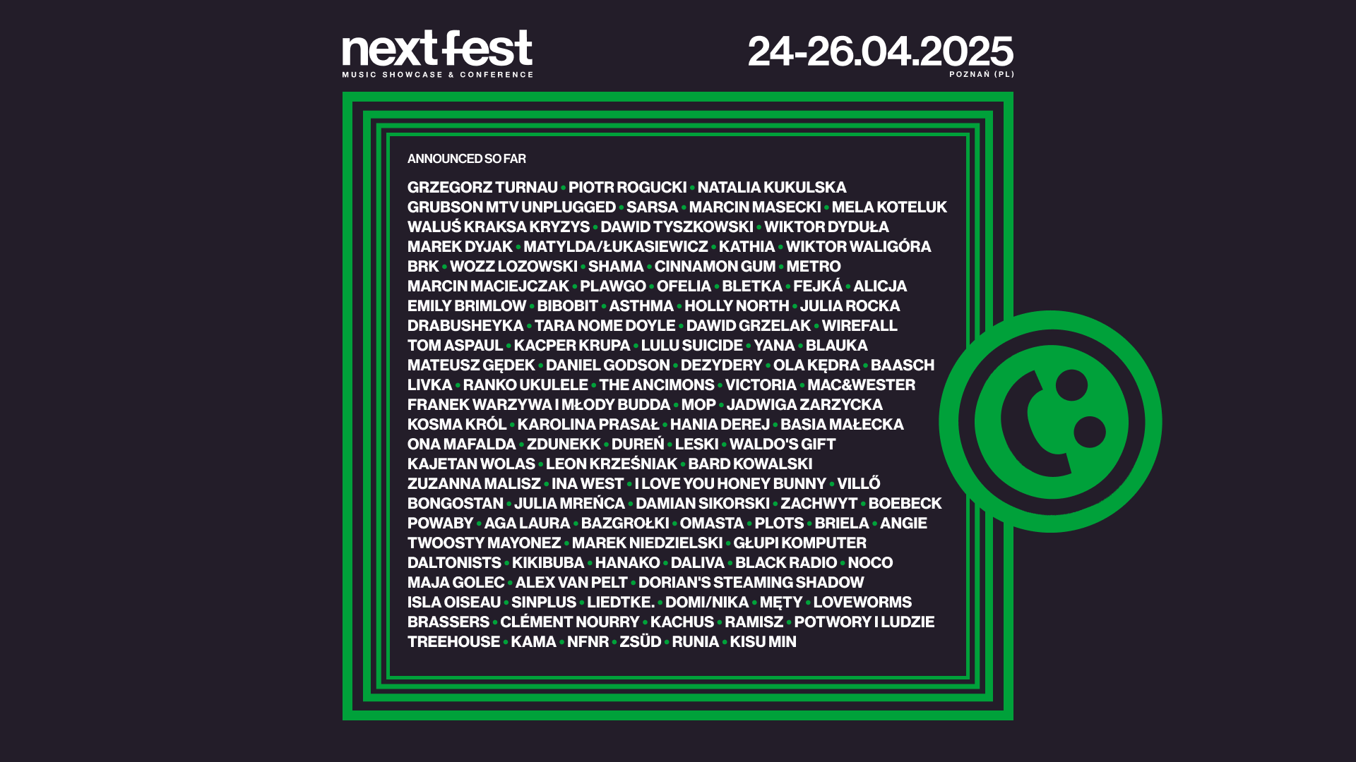 Czarne tło, na nim zielona ramka, w niej białe napisy - wymienieni artyści, którzy będą występowiać podczas NEXT FEST-u. - grafika artykułu