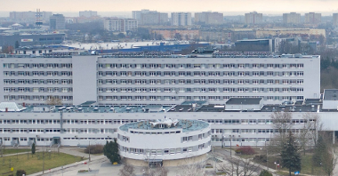 Widok z lotu ptaka na budynek szpitala przy ul. Lutyckiej.