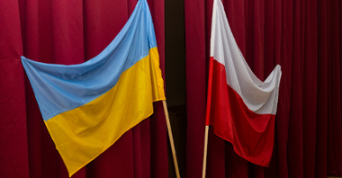Flagi Ukrainy i Polski.