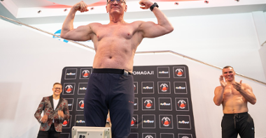 Na zdjęciu Jacek Jaśkowiak na wadze bokserskiej