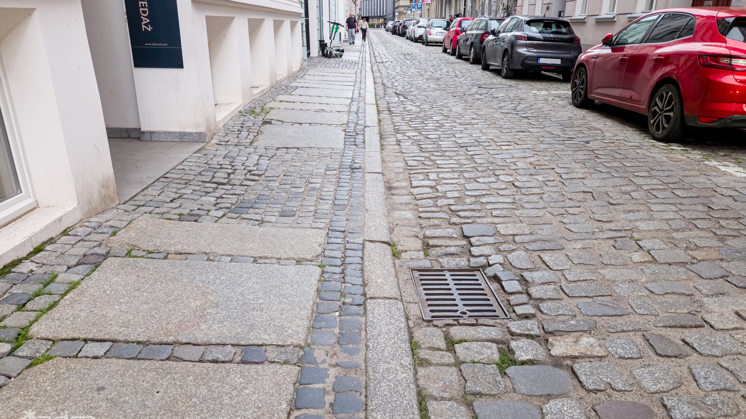 Galeria zdjęć ul. Za Bramką przed remontem - widoch płyt chodnika