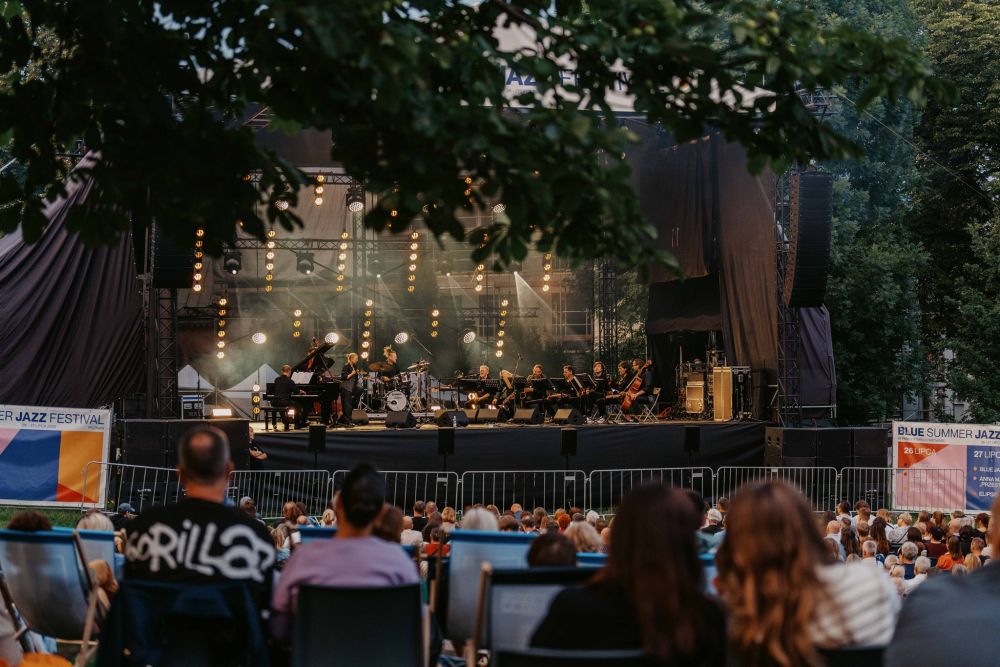 Letni koncert plenerowy w parku. - grafika artykułu