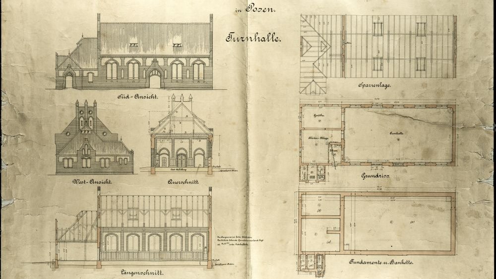Rysunkowy projekt architektoniczny na pożółkłym papierze.