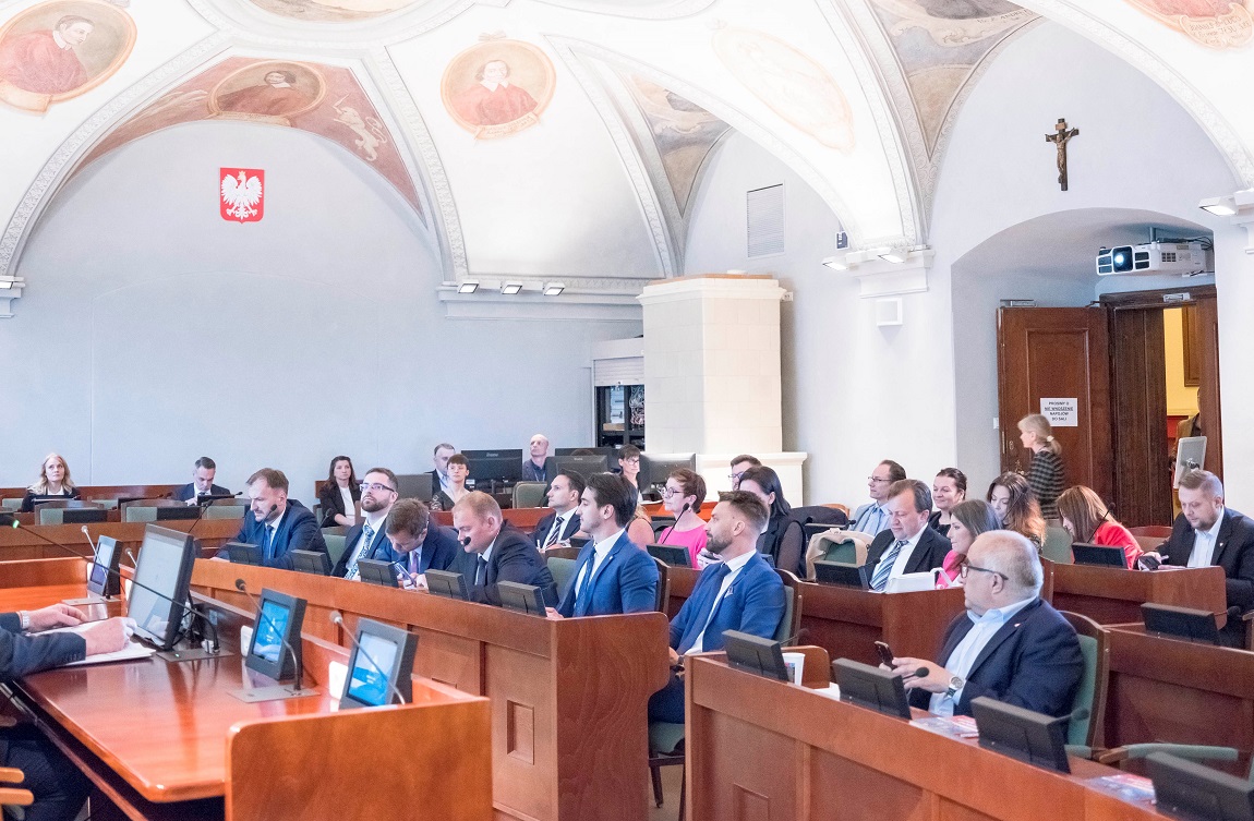 Radne i radni Miasta Poznania obradują w sali sesyjnej - grafika artykułu