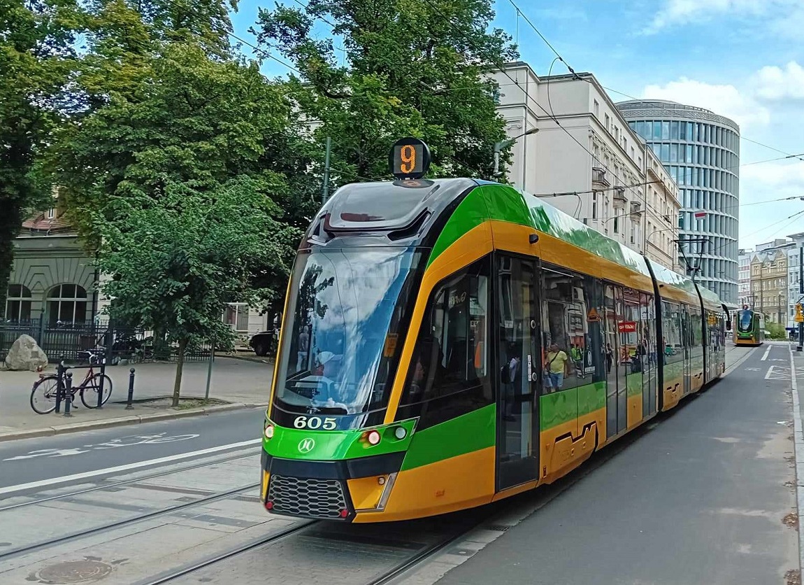 tramwaj na ulicy - grafika artykułu
