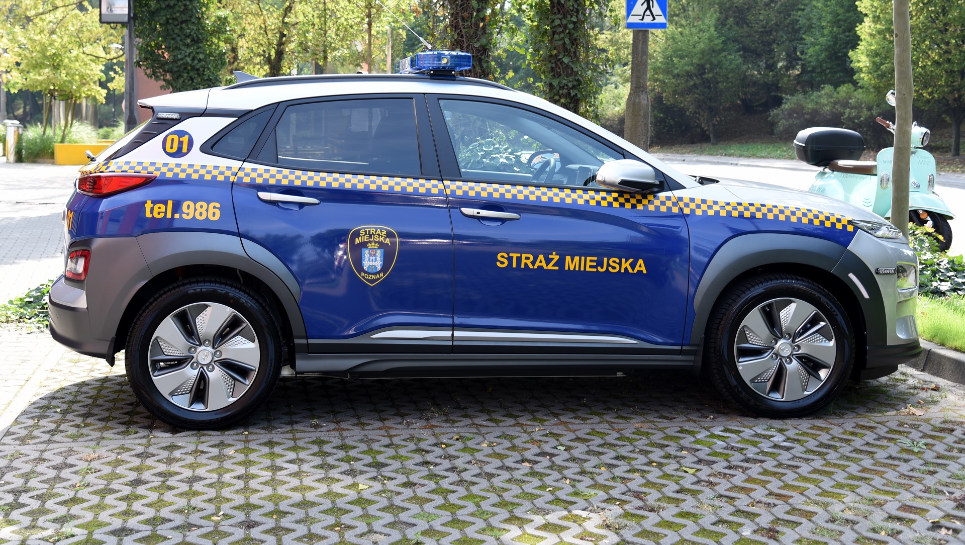 Straż Miejska w Poznaniu otrzymała nowy radiowóz, który będzie patrolować ulice Starego Miasta - grafika artykułu