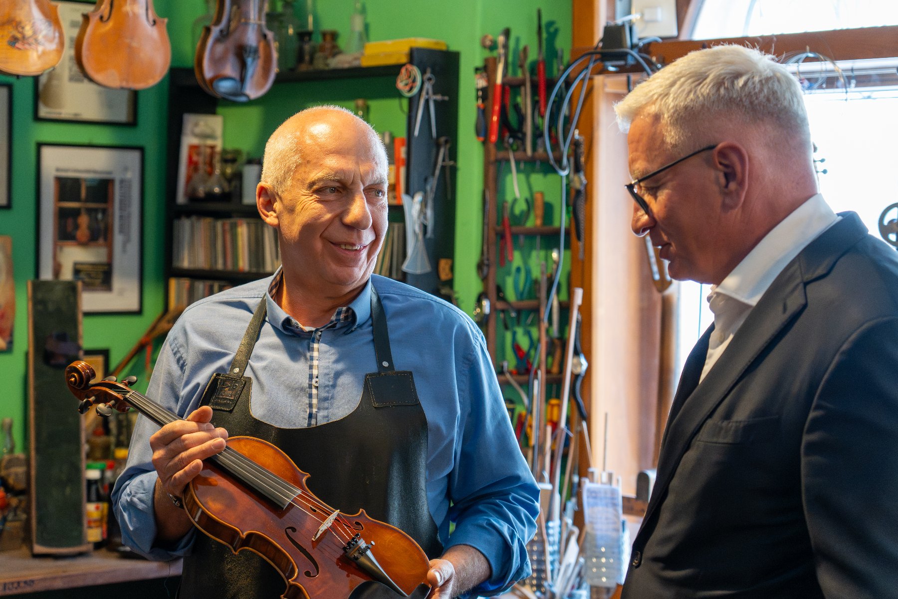 zdjęcie z Benedyktem Niewczykiem oraz Prezydentem Miasta Poznania, Jackiem Jaśkowiakiem, źródło: poznan.pl - grafika artykułu