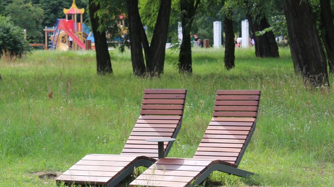 W ramach pierwszego etapu rewaloryzacji w Parku Tysiąclecia pojawiły się m.in. leżaki