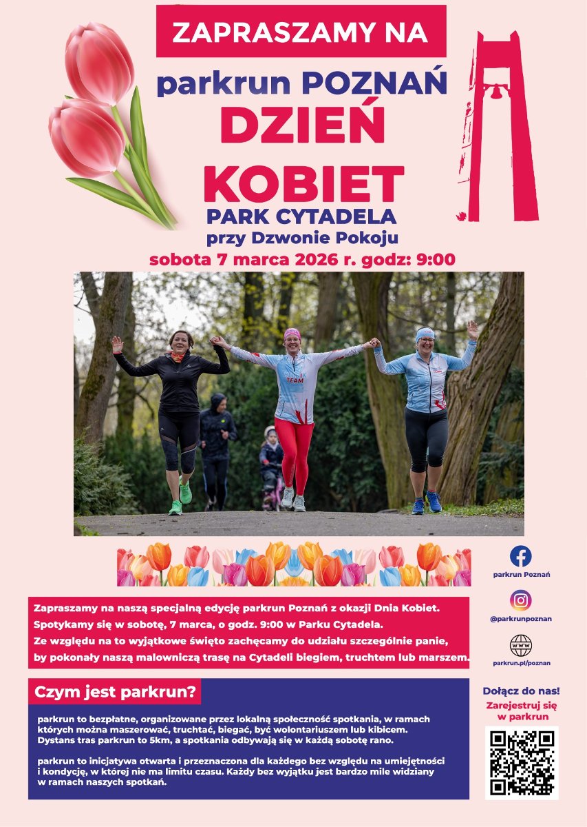 Parkrun Poznań na Dzień Kobiet - plakat wydarzenia - w środku 3 panie biegną i trzymają się za ręce. Powyżej i poniżej na różowym tle najważniejsze informacje na temat biegu, w tym termin i lokalizacja
