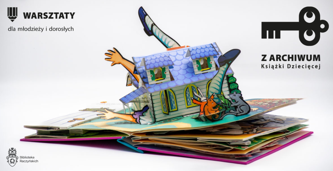 Plakat Biblioteki Raczyńskich zapraszający na warsztaty dla młodzieży i dorosłych "Z Archiwum Książki Dziecięcej". W centralnej częśći plakatu otwarta książka, z której wyskakuje dom, zwierzęta, nogi i ręce.