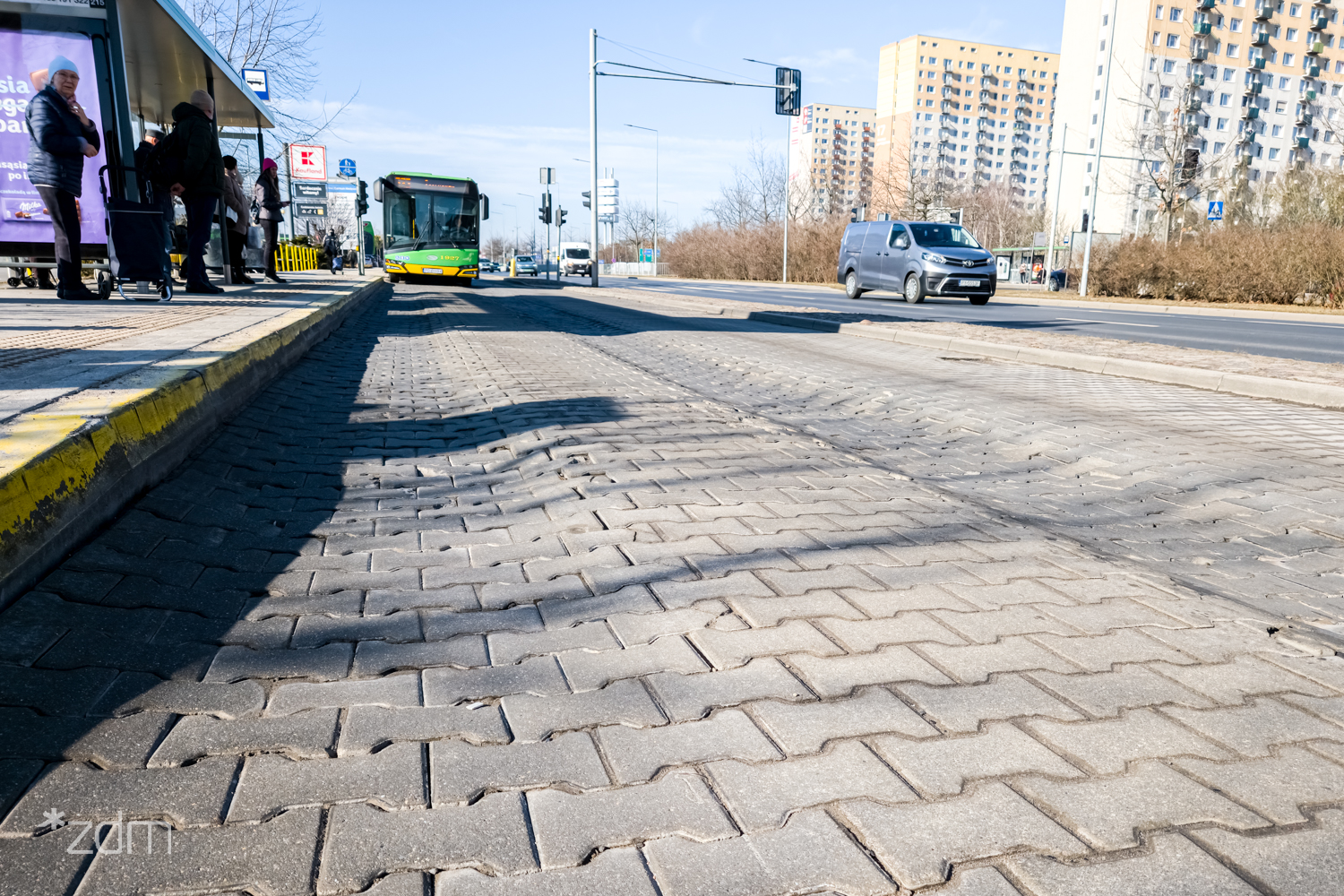 Przystanek "Osiedle Zwycięstwa" przy Alei Solidarności przed przebudową