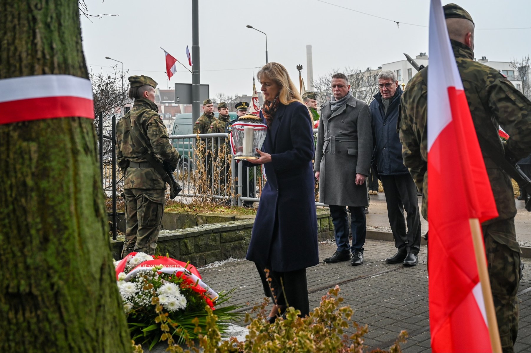 Zdjęcie przedstawia przebieg uroczystości.