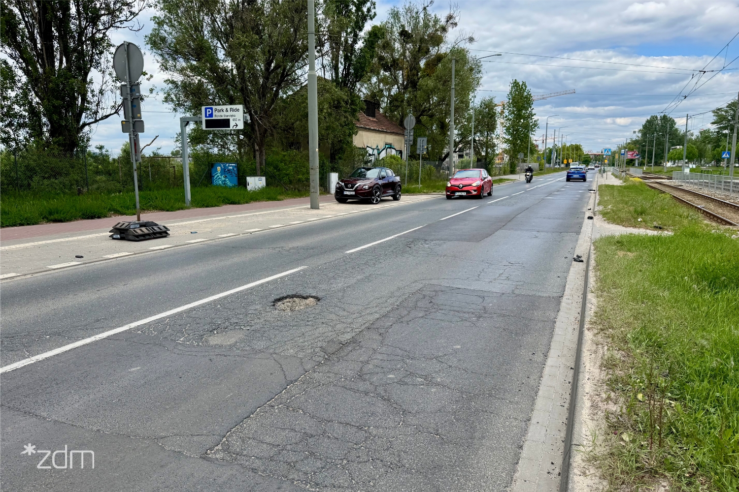W piątek, 16 maja rozpocznie się remont nawierzchni ul. Starołęckiej fot. ZDM Zniszczona nawierzchnia ul. Starołęckiej