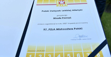 certyfikat przyznający Poznaniowi organizację lekkoatletycznych Mistrzostw Polski