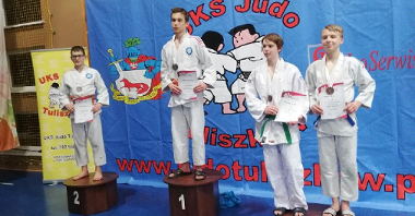 Zawodnicy judo na podium