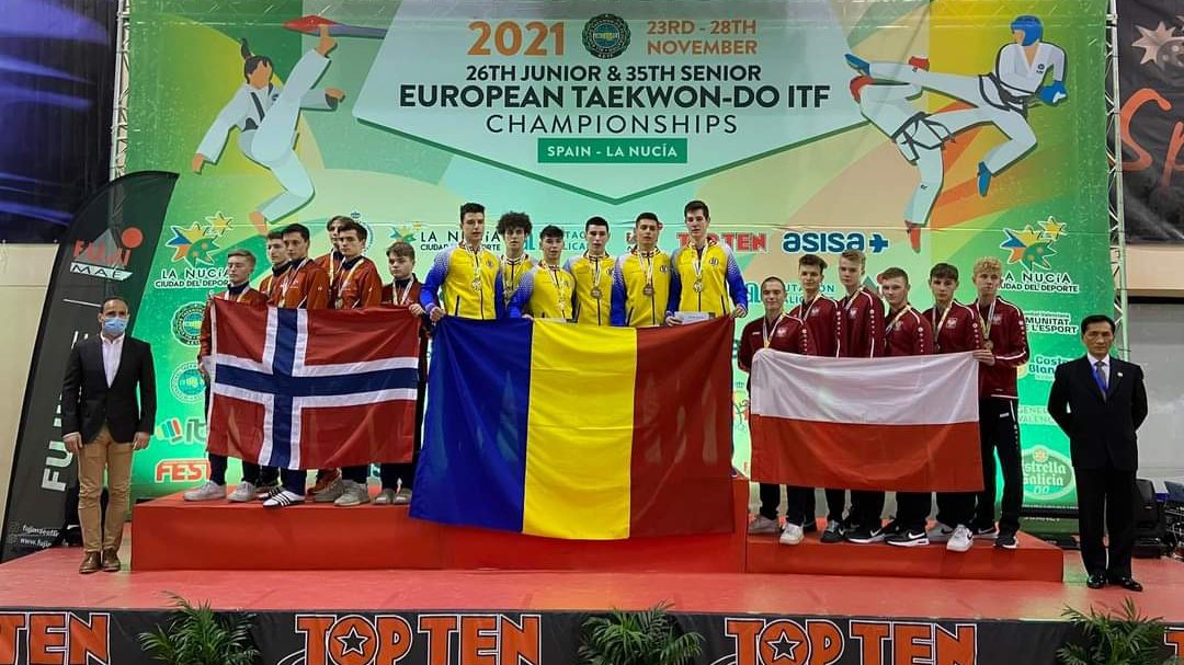 Podium po zawodach w taekwodo podczas mistrzostw Europy