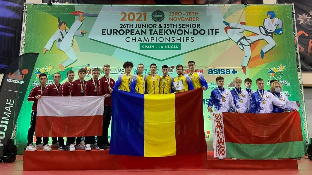 Podium po zawodach w taekwodo podczas mistrzostw Europy
