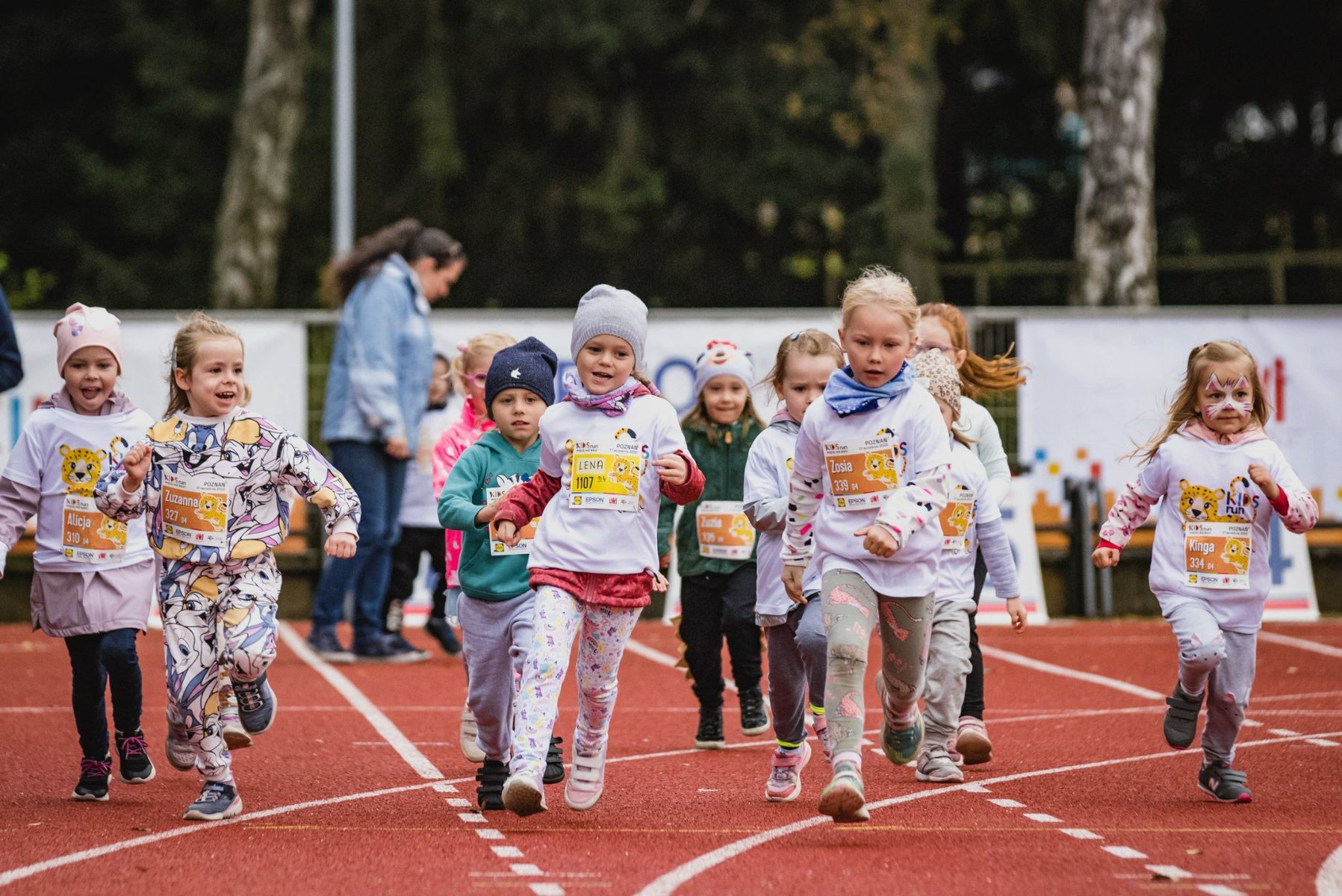 Dzieci startujące w biegu Kids Run - grafika artykułu