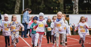 Dzieci startujące w biegu Kids Run