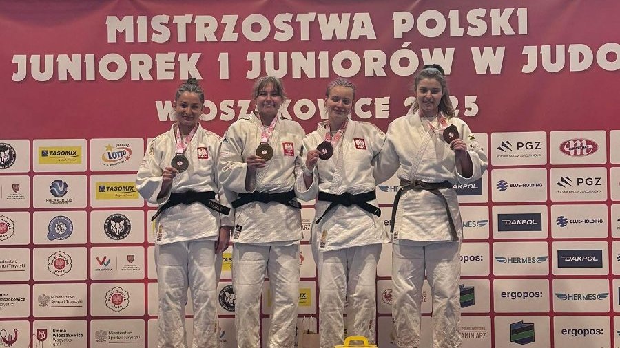 Zawodnicy Akademii Judo na MP juniorów w judo we Włoszakowicach, fot. Akademia Judo - na podium 4 zawodniczki z medalami, wśród których znajduje się reprezentantka Akademii Judo
