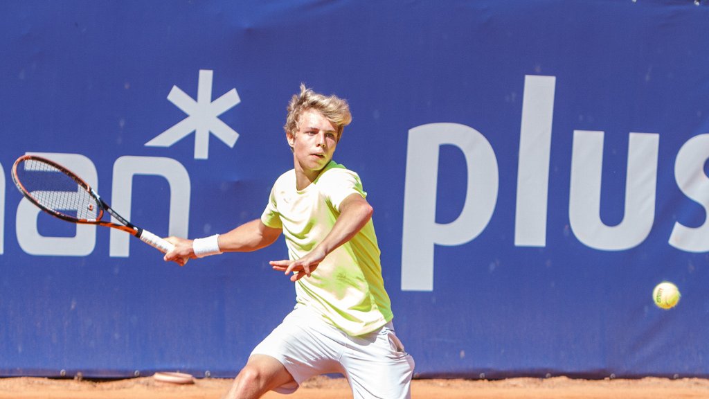 Norbert Tadyszak podczas uderzenia