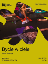 Zielone tło. Na środku plakatu zdjęcie. Grupa osób leżących na matach do jogi w ciemnym pomieszczeniu, wykonujących relaksacyjne ćwiczenia. W tle widoczne są butelki z wodą i ręce rozłożone na boki. Wokół napisy. Szczegóły wydarzenia zawarte w treści artykułu.