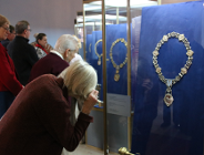 Berła, łańcuchy i pierścienie - wystawa Insygniów Rektorskich