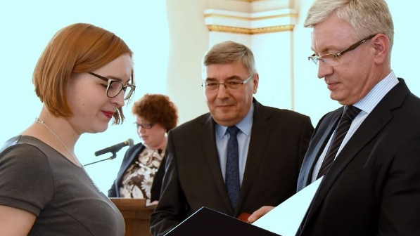 Prezydent wręczył nagrody za najlepsze prace magisterskie i doktorskie