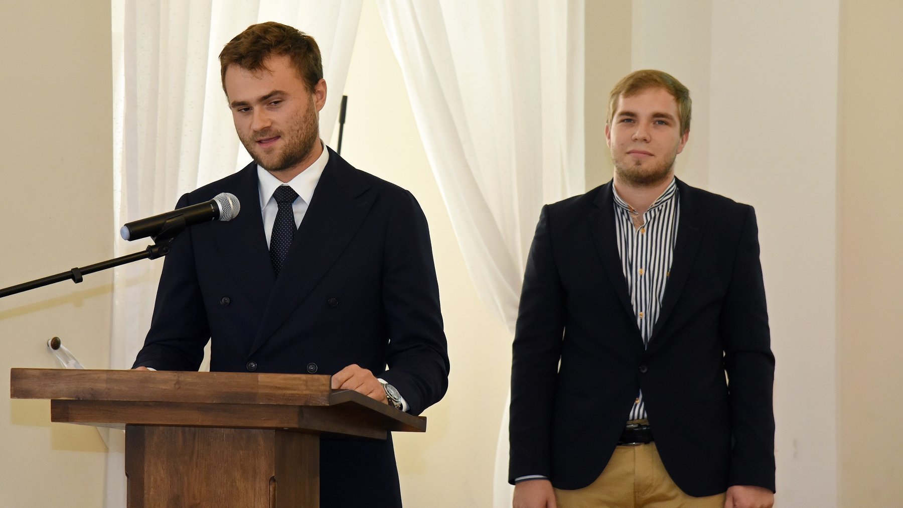 Nagrodzonych powitali także stypendyści edycji 2010/2011, Adrian Szymczak i Krzysztof Lewiński, obecnie już absolwenci Politechniki Poznańskiej