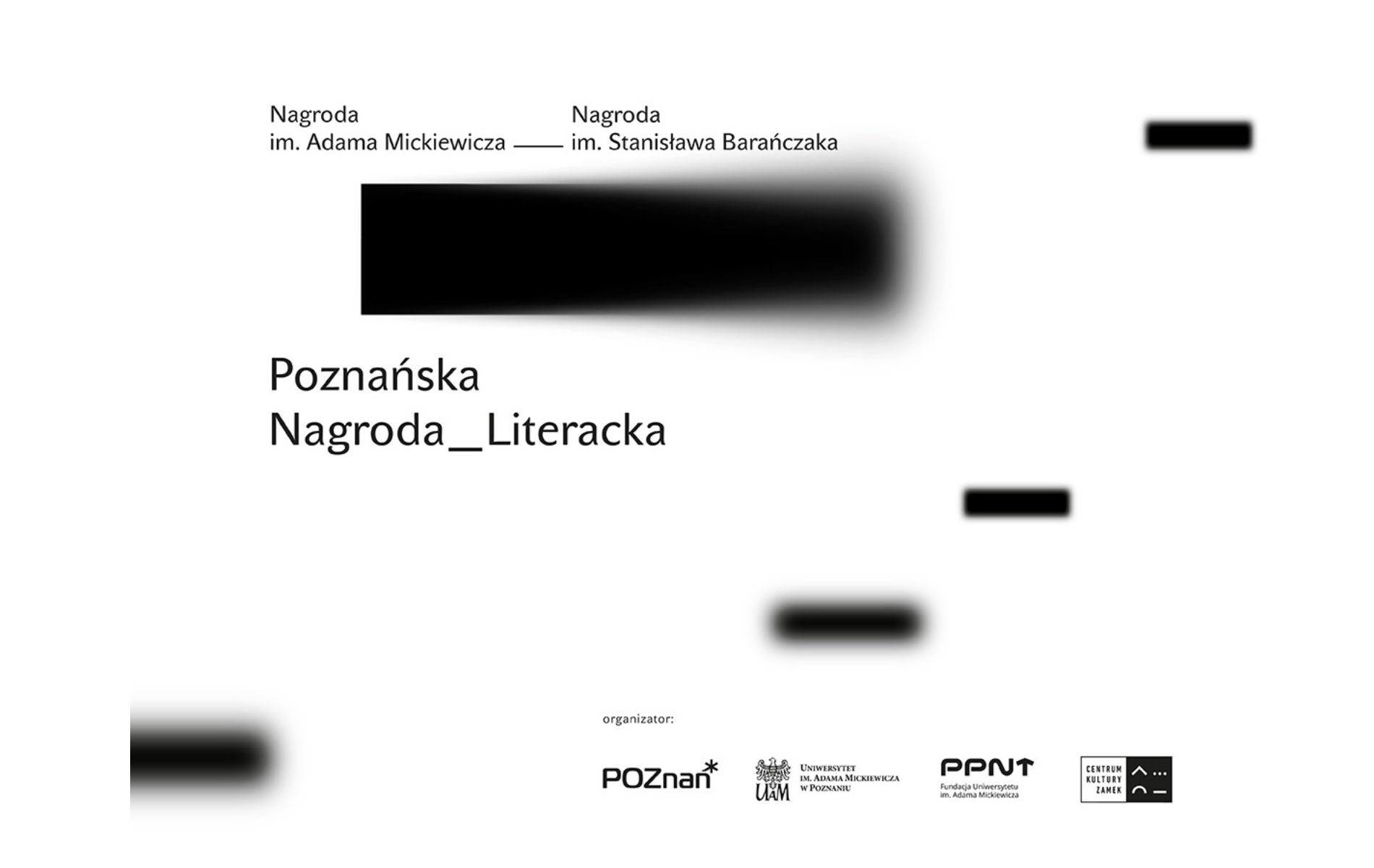 Grafika przedstawia pięć czarnych prostokątów różnej wielkości i o różnej ostrości na białym tle. Grafika zawiera także czarny napis Poznańska Nagroda Literacka oraz czarne logotypy organizatorów konkursu. i - grafika artykułu