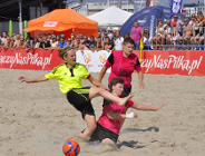 Piłkarki UAM zagrały na plaży