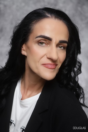 Uśmiechnięta brunetka