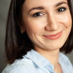 Uśmiechnięta brunetka