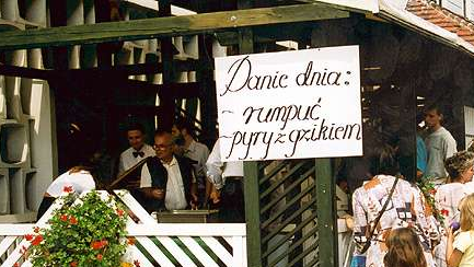 Degustacja potraw bamberskich. V Święto Bamberskie, 5 VIII 2000 r. fot. Witold Hoppel