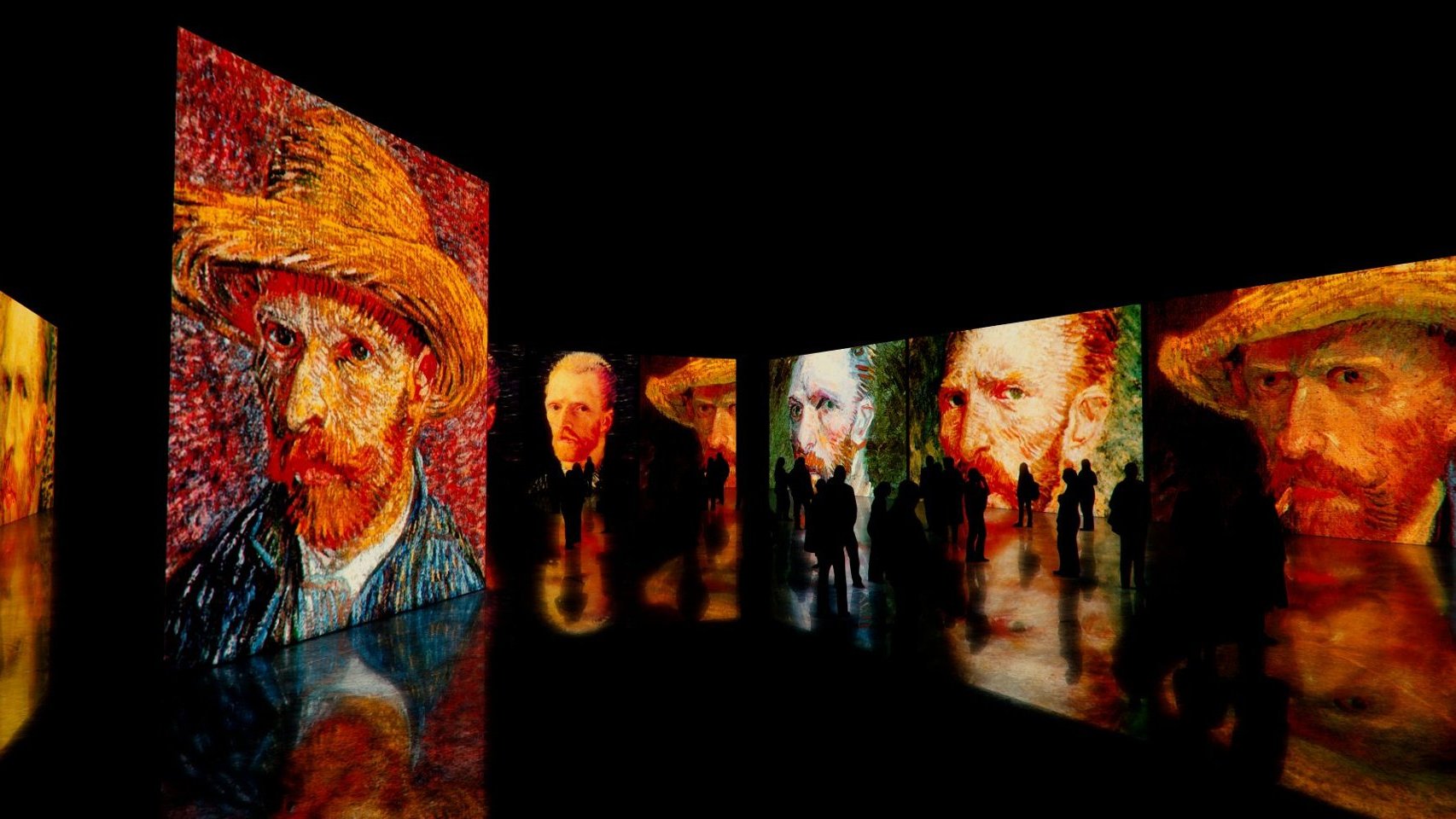 Zmultiplikowane autoportrety Van Gogha w dużym formacie.